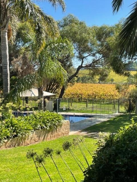 Amande Bed And Breakfast Mclaren Vale Bagian luar foto