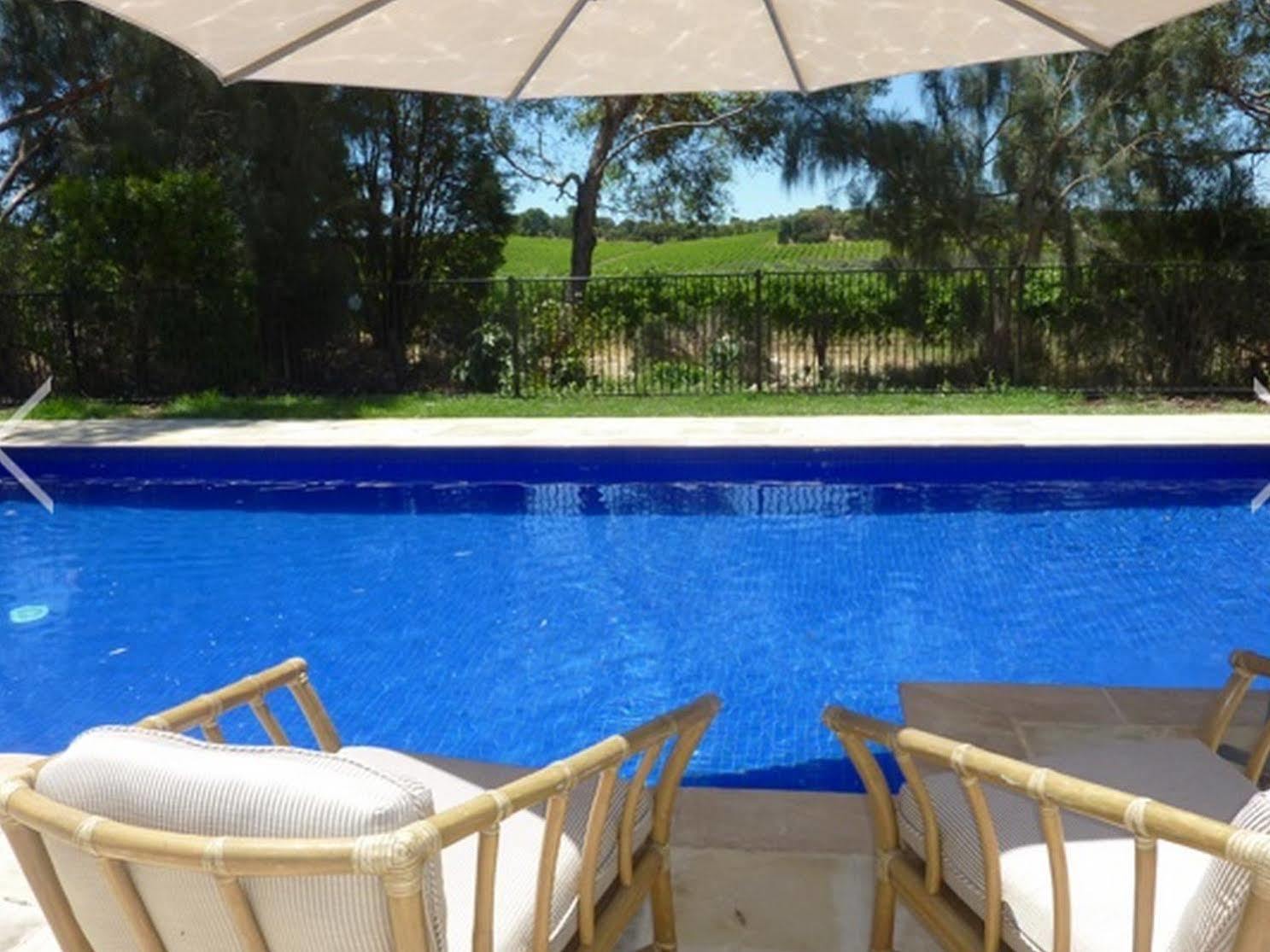 Amande Bed And Breakfast Mclaren Vale Bagian luar foto