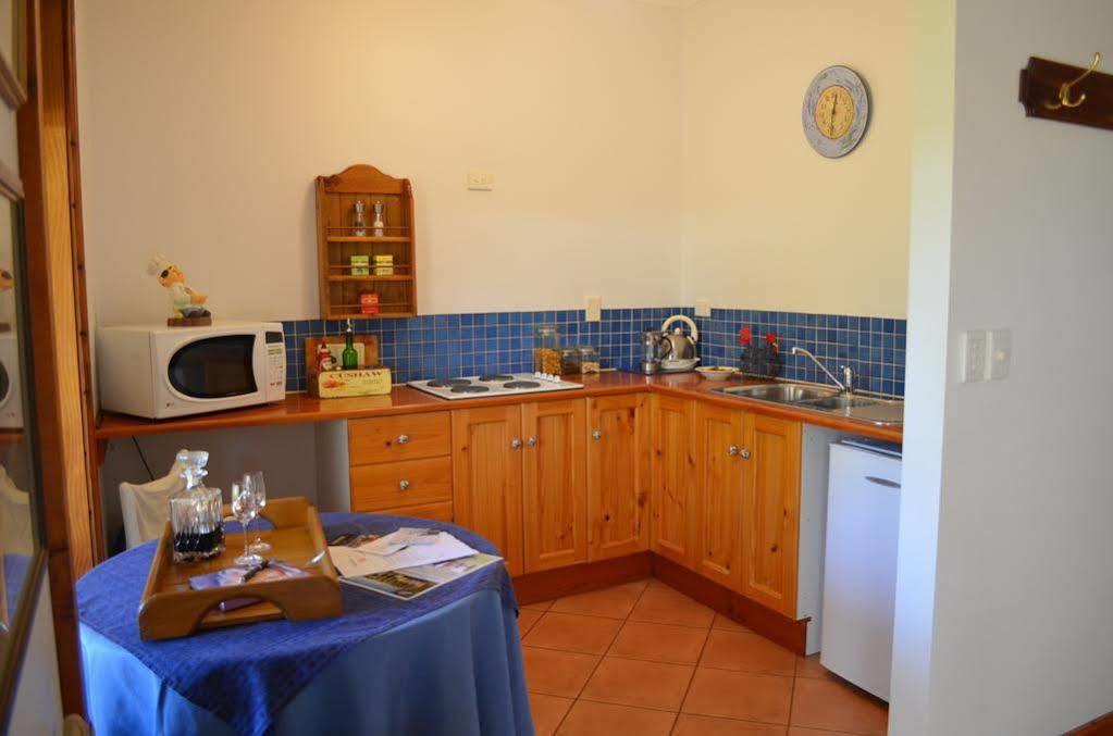 Amande Bed And Breakfast Mclaren Vale Bagian luar foto
