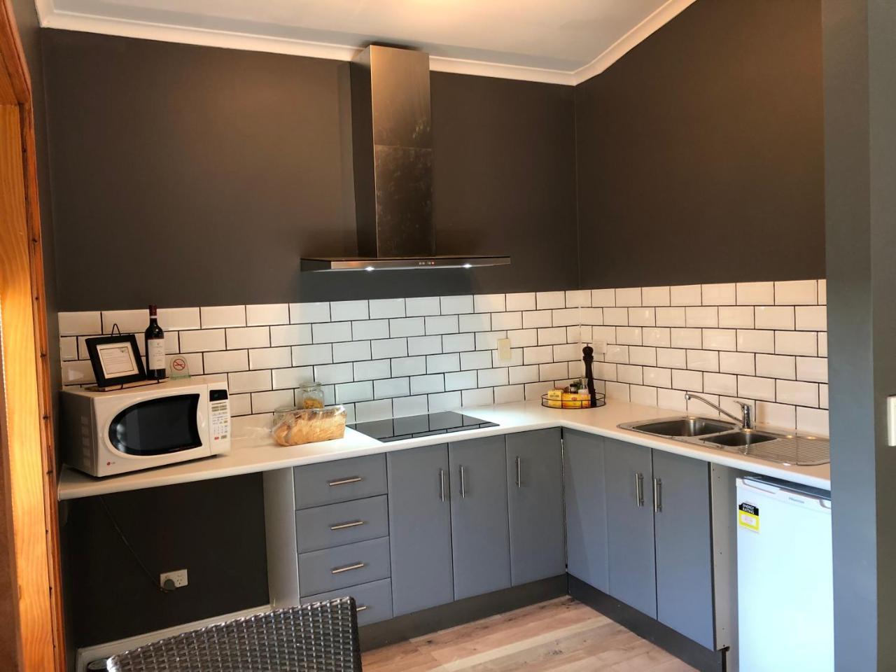 Amande Bed And Breakfast Mclaren Vale Bagian luar foto